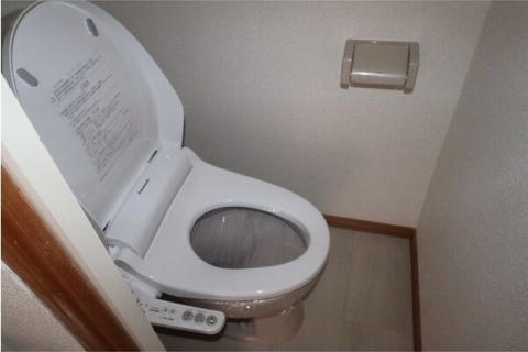 トイレ　※写真は同じマンションの違う部屋のものになります。