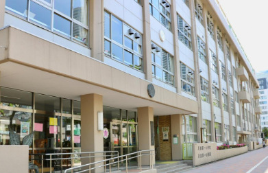 小学校　中央区立月島第一小学校（小学校）まで284m