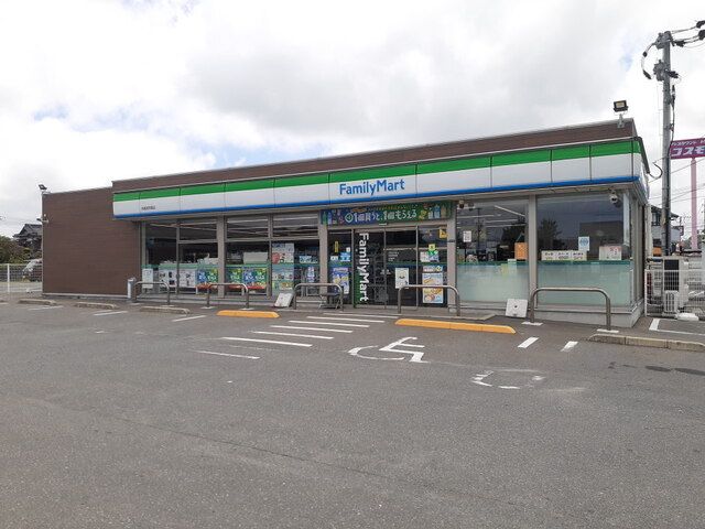 コンビニ　ファミリーマート糸島加布里店（コンビニ）まで300m