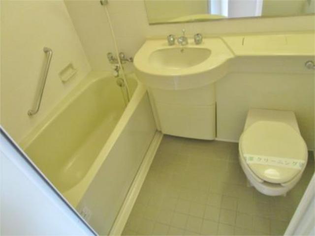 洗面設備　参考写真　他のお部屋です
