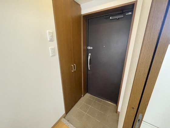 玄関　※別号室の写真です