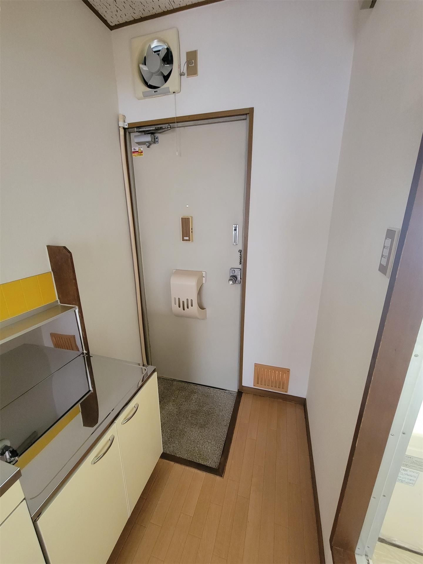 ラブリーハイツ新保の玄関写真