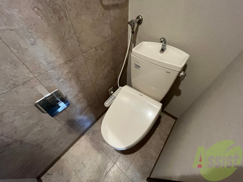 トイレ　ウォシュレット機能がついたトイレ。安心して使用できますね。