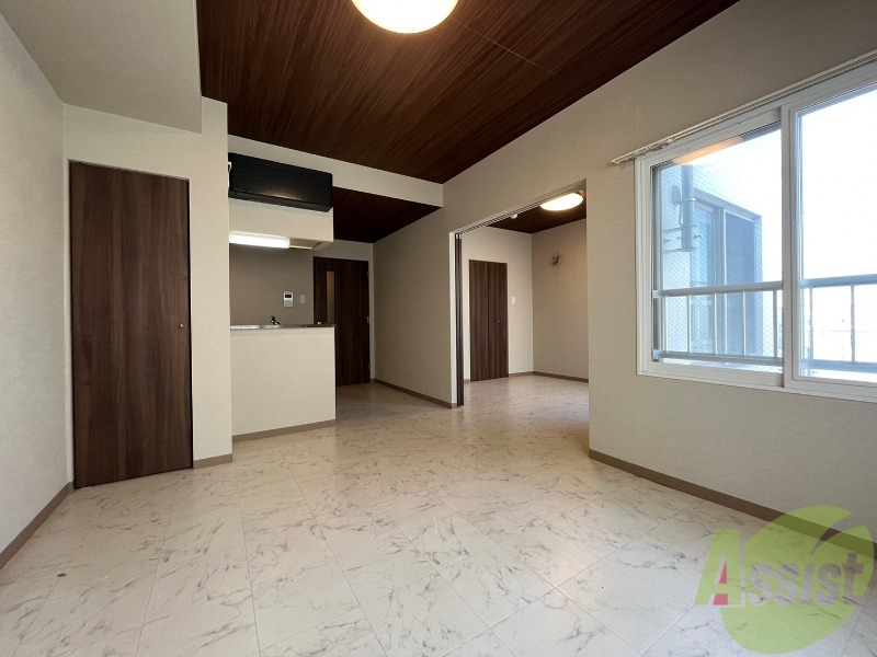 居室・リビング　広くてキレイなお部屋が広がっていて、充実した生活が送れそう。
