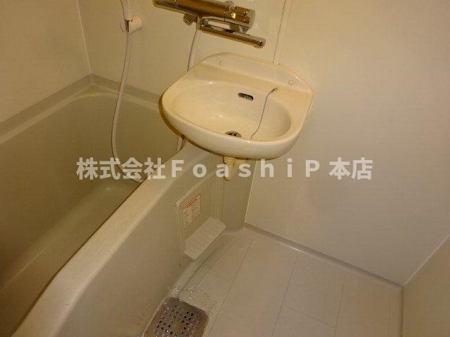 東急田園都市線 三軒茶屋駅 徒歩5分 9階建 築27年の風呂写真