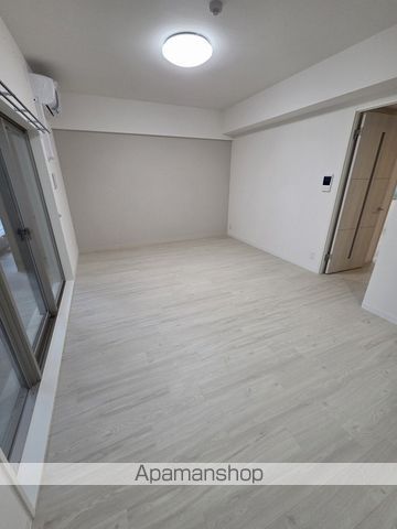 地下鉄御堂筋線 中津駅 徒歩5分 10階建 築1年の居間写真