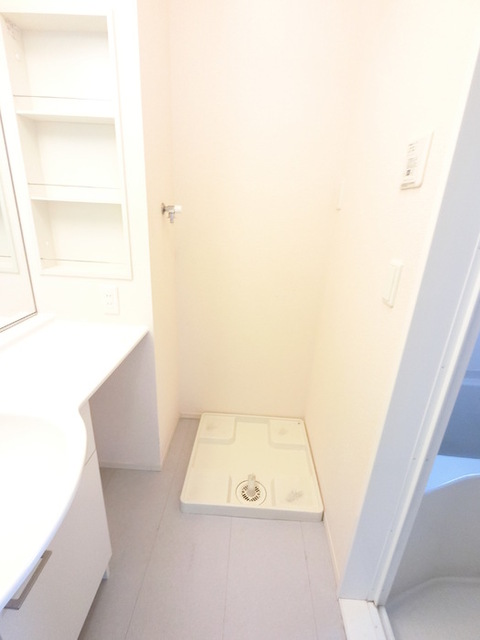 その他　洗濯機置き場です。防水パンあります。
