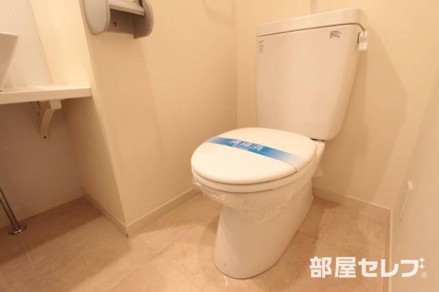 トイレ　清潔感のある色合いです