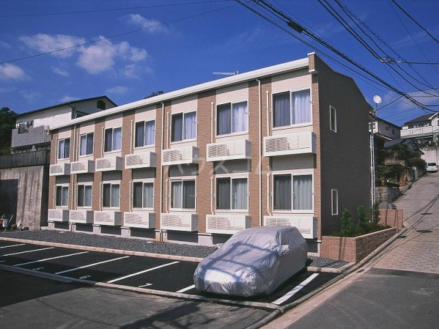 横浜市栄区長沼町のアパートの建物外観