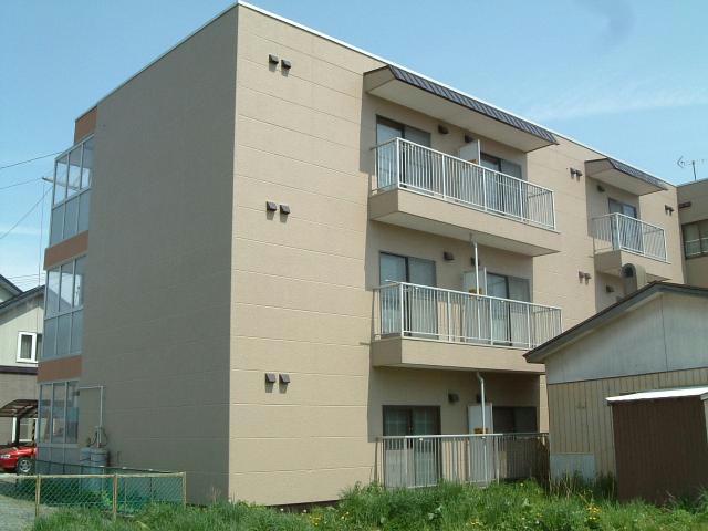 函館市白鳥町のアパートの建物外観