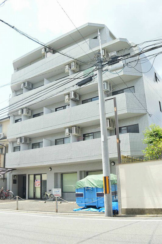 京都市中京区西ノ京西月光町のマンションの建物外観