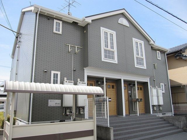 岩倉市大山寺元町のアパートの建物外観