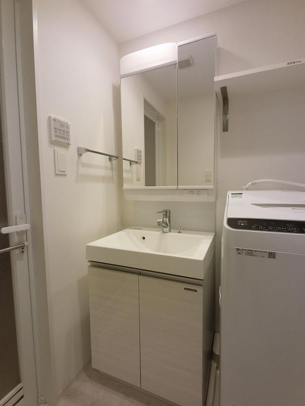 洗面設備　独立洗髪洗面化粧台