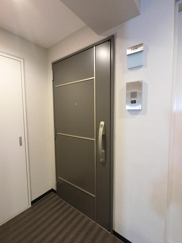 玄関　ダブルロックドア