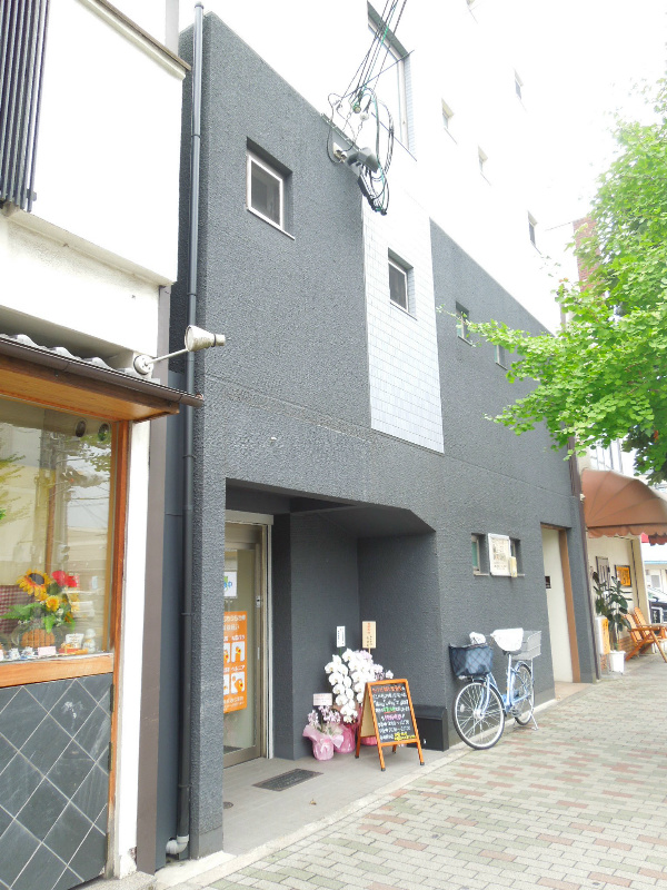 京都市下京区西七条南月読町のマンションの建物外観