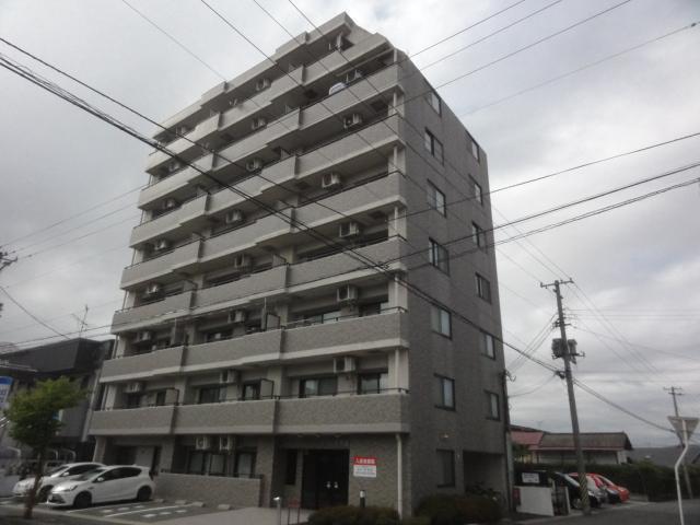 山形市東青田のマンションの建物外観