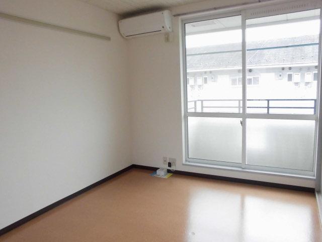 居室・リビング　エアコン付きのお部屋です