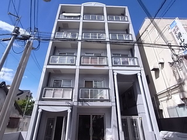 【シティパレス21JR奈良P-8の建物外観】