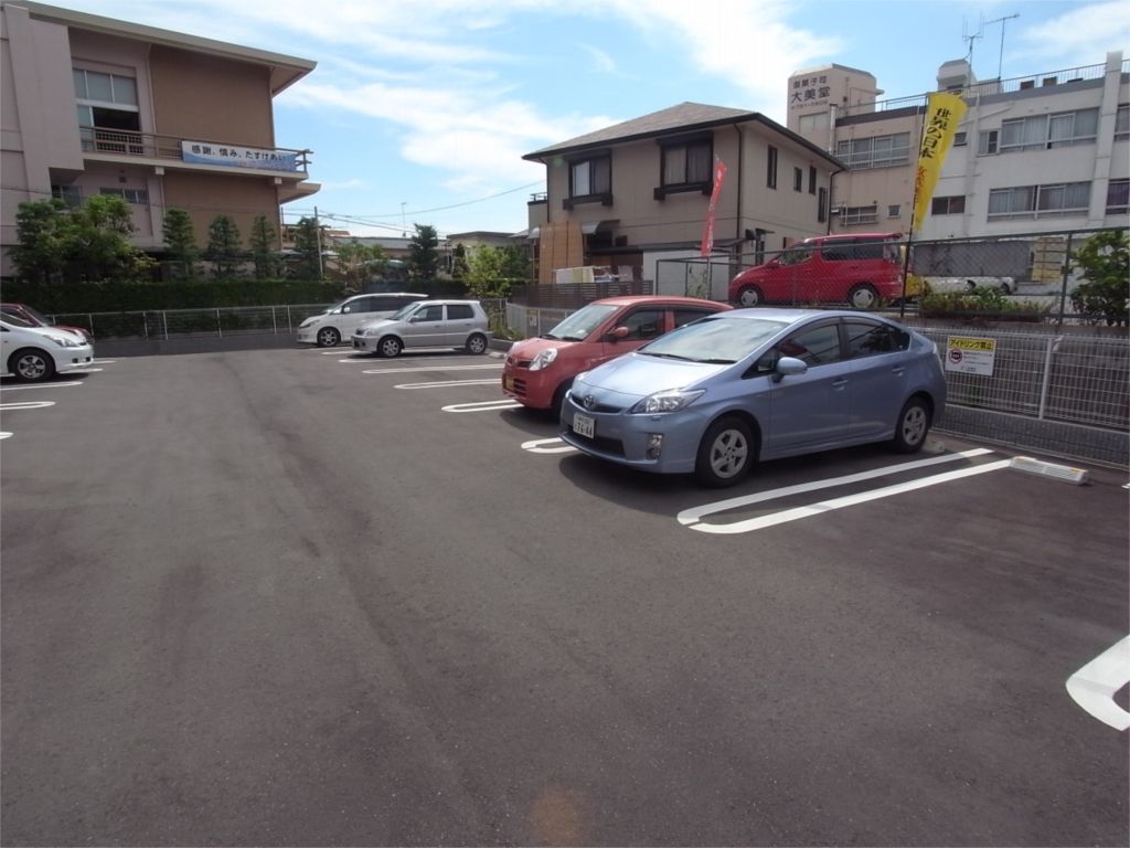 【神戸市垂水区西舞子のマンションの駐車場】