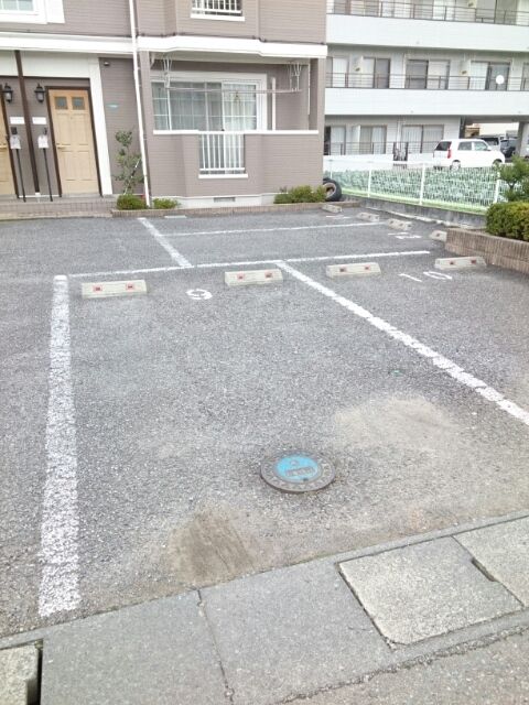【長野市松岡のアパートの駐車場】
