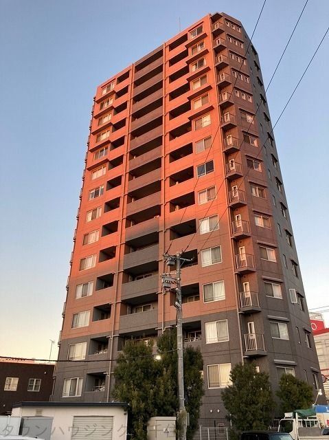 ベリテージ六町タワーの建物外観