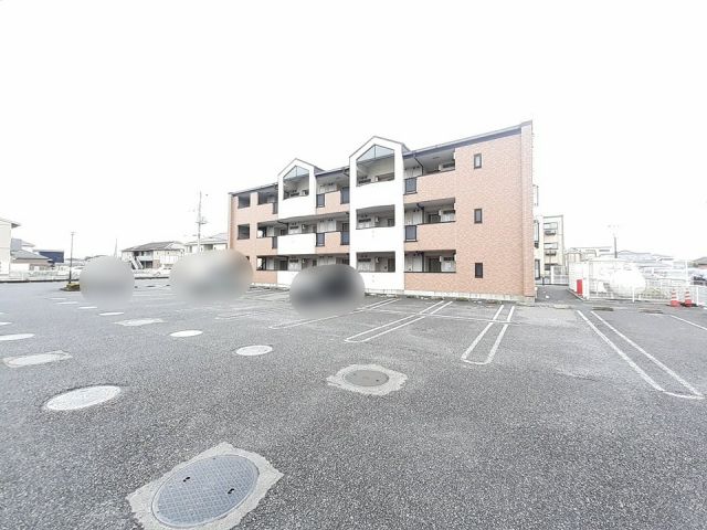 【佐野市大橋町のマンションの駐車場】