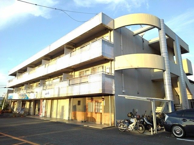 泉佐野市日根野のマンションの建物外観