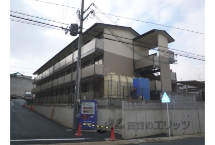 京都市伏見区石田大山町のマンションの建物外観