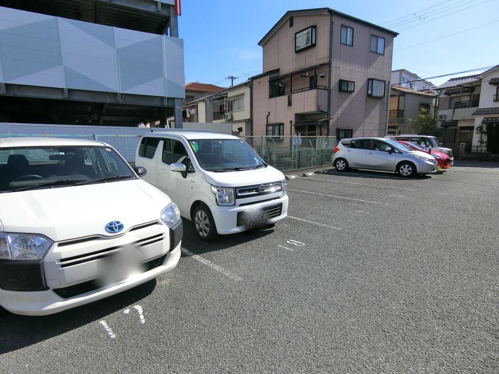 駐車場　駐車場