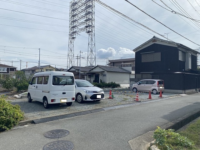 【高砂市荒井町蓮池のアパートの駐車場】