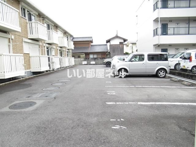 【伊賀市上野田端町のアパートの駐車場】