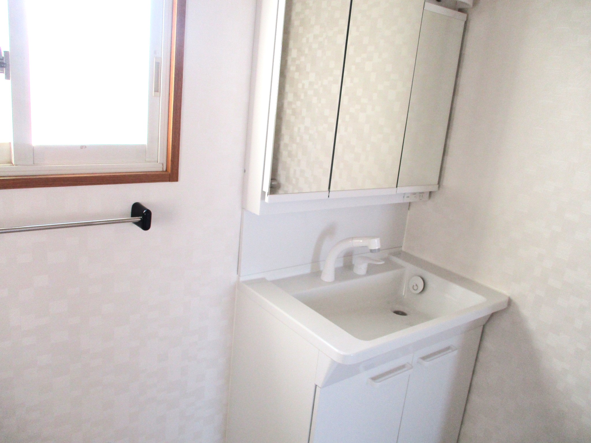 洗面設備　シャワー付き洗面化粧台は新品