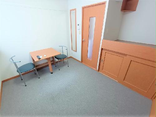 居室・リビング　家電・家具付き物件です。