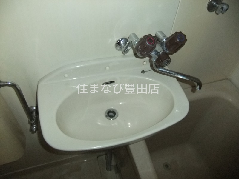 洗面設備　清掃前