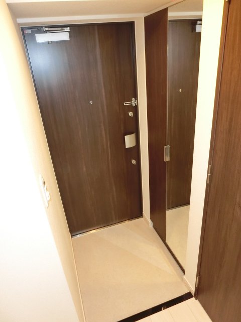 玄関　同物件別号室の写真です。