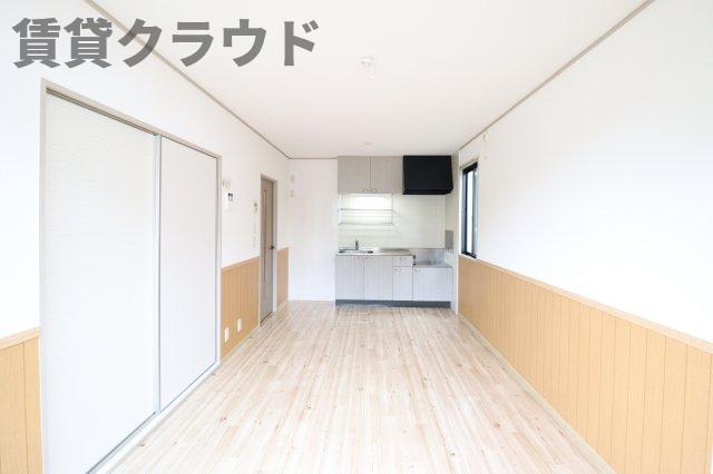 居室・リビング　腰壁がお部屋のアクセントになっています！