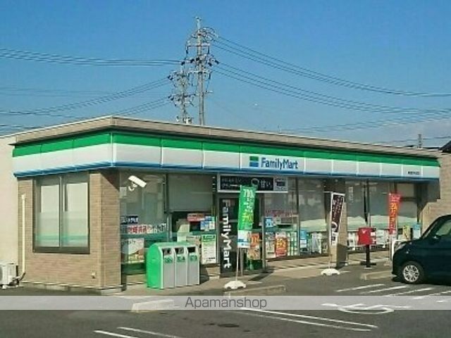 コンビニ　ファミリーマート（コンビニ）まで450m
