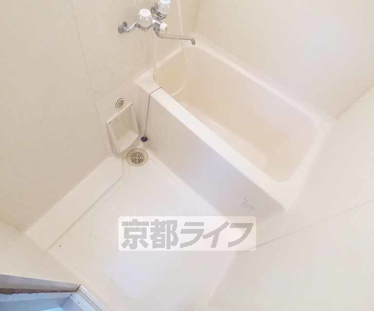 バス・シャワールーム　清潔感のあるバスルーム。