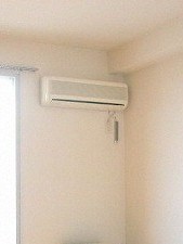 その他設備　夏もカラッと快適♪エアコン付きです！※設備外