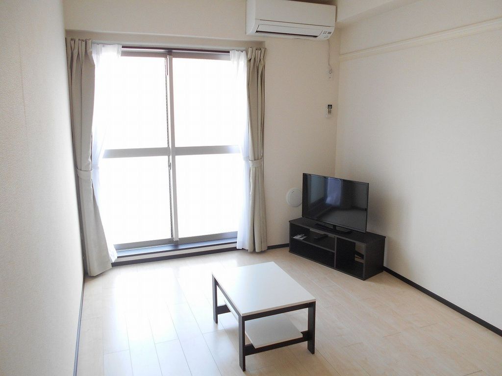 居室・リビング　号室により採光窓のある部屋がございます。