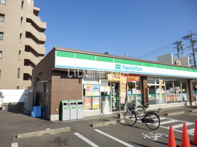 コンビニ　ファミリーマート 小牧新町二丁目店（コンビニ）まで445m