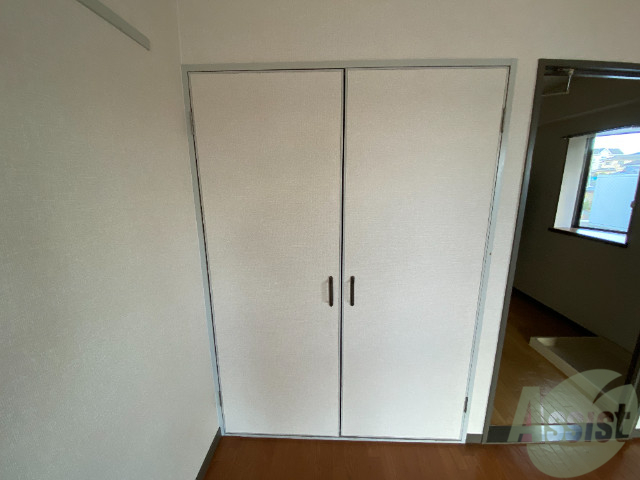 収納　収納はこちらのクローゼットをお使いください。
