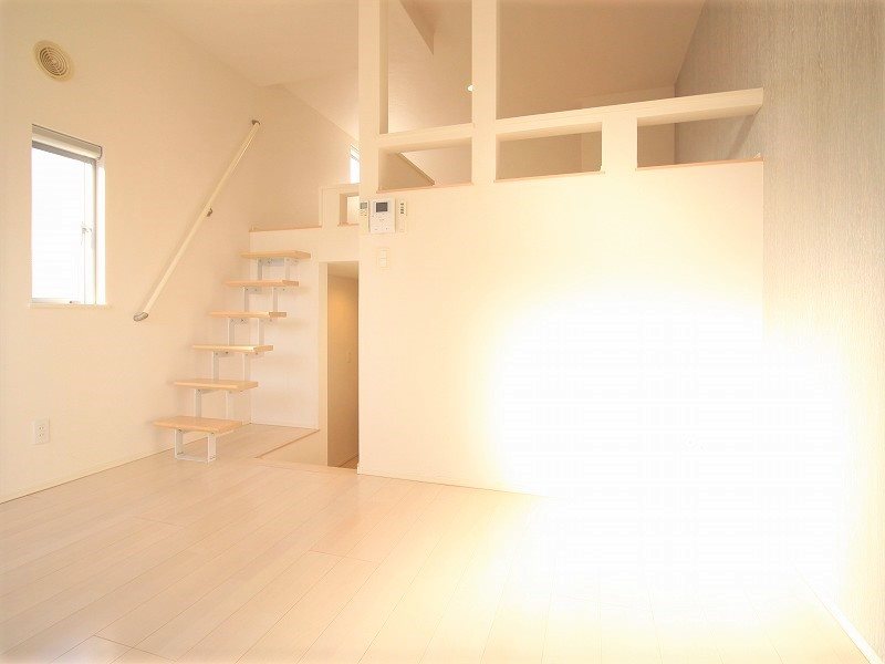 居室・リビング　同室タイプ掲載のため、現況を優先します。