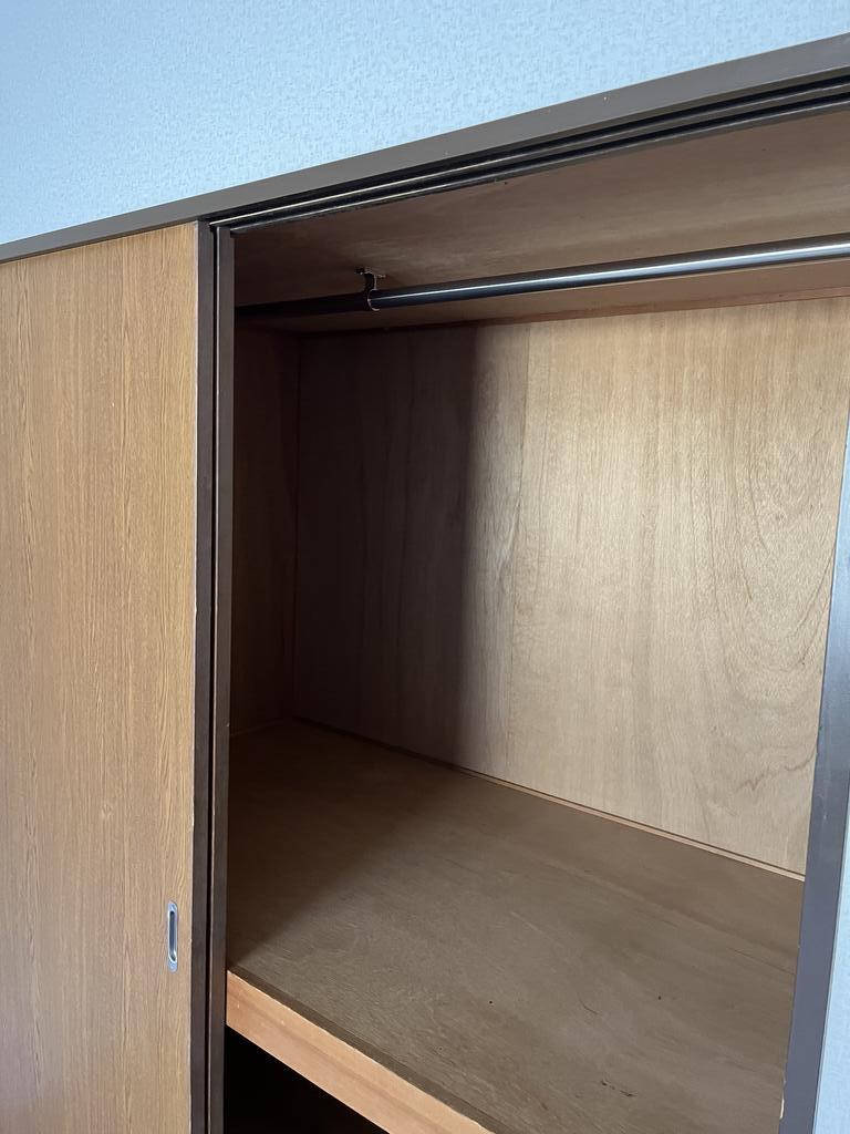 収納　ハンガーパイプ付き