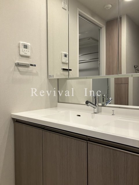 洗面設備　毎日の身だしなみチェックに必須です