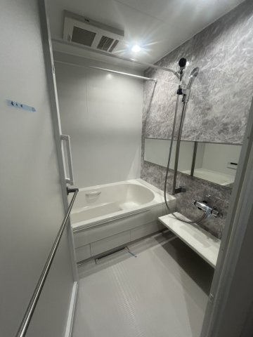 バス・シャワールーム　浴室乾燥暖房機や追い焚き付きで便利なお風呂♪