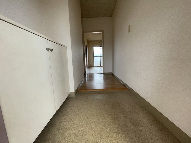 玄関　反転間取参照