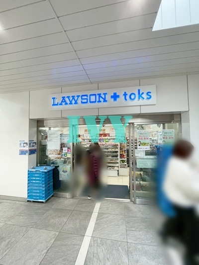 コンビニ　LAWSON+toks菊名駅店（コンビニ）まで406m