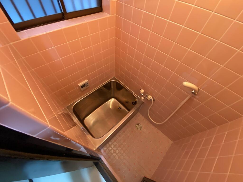 四条畷市美田町テラスハウスの風呂写真