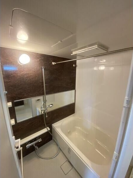 バス・シャワールーム　※写真は同じマンションの違う部屋のものになります。